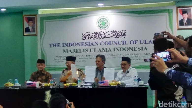 MUI Sesalkan Pembakaran Bendera Bertuliskan Tauhid MUI Sesalkan Pembakaran Bendera Bertuliskan Tauhid