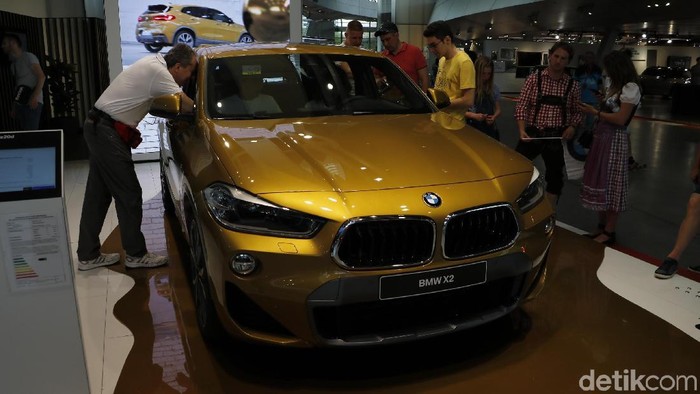 BMW X2 dipamerkan di BMW Welt, Jerman.