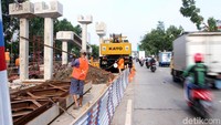 JPO ini dibangun untuk kenyamanan dan keamanan warga saat akan menyeberangi jalan raya.