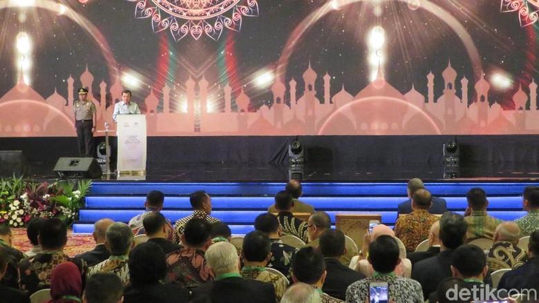 JK Minta Negara Islam Bersatu demi Kemajuan Ekonomi Perdagangan JK Minta Negara Islam Bersatu demi Kemajuan Ekonomi Perdagangan