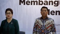 Ada pujian dan kritikan yang diberikan Jokowi-JK selama memimpin Indonesia. 