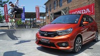 Honda Brio RS masih kalah laris jika dibandingkan versi LCGC-nya. Total 1.757 Honda RS dikirim ke diler. Foto: PT Honda Prospect Motor