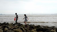 Proyek jembatan laut ini pun menjadi proyek infrastruktur terbesar kedua yang menghubungkan Hong Kong ke China daratan yang diluncurkan dalam hitungan minggu. Sebelum jembatan ini, sudah diluncurkan juga sambungan rel kereta kecepatan tinggi bulan lalu. Aly Song/Reuters.