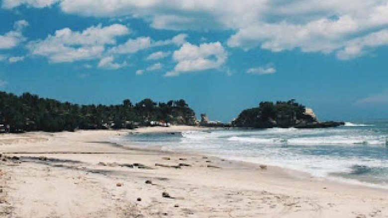 Pantai Klayar di Pacitan Pantai Klayar di Pacitan