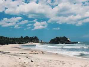 Pantai Klayar yang Cantik Nan Eksotis di Pacitan