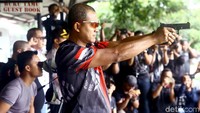 Jarak sasaran uji tembak tersebut sejauh 300 meter.