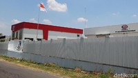 Sekretaris Desa Demangan, Heri Listanto, mengungkapkan sepengetahuan dia mobil-mobil pikap itu datang ke pabrik tersebut sudah jadi. Mobil diangkut ke pabrik menggunakan truk kontainer beberapa waktu lalu.