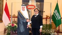 Momen pertemuan bilateral antara Menlu Retno dan Menlu Arab Saudi Adel al-Jubeir.