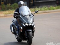 Sensasi Mengendarai Skutik Rp 300 Juta