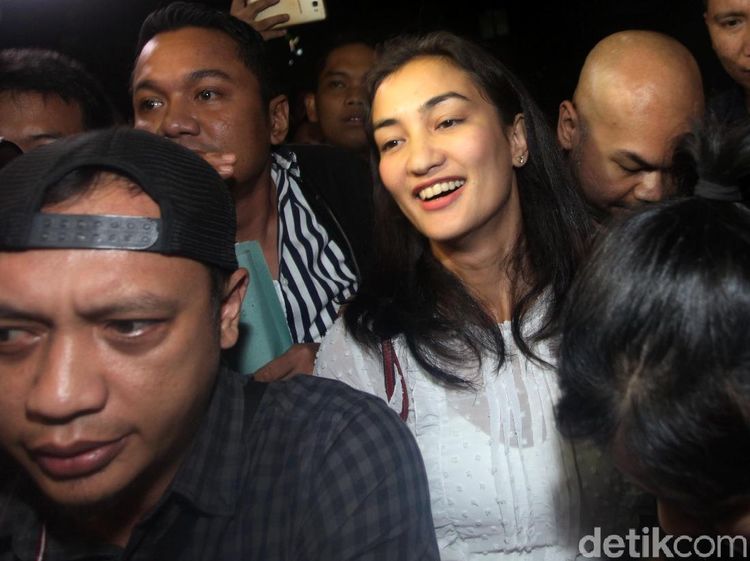 Atiqah Hasiholan, Melody, Pemakaman Titi Qadarsih hingga Susan Sameh