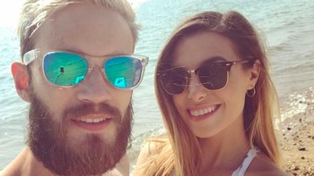 Kami sudah senang di sini. Kami membuat video, nonton film bersama dan sebagainya seperti pasangan kekasih pada umumnya, ujar Felix mengenai kehidupan mereka di Inggris. Foto: Instagram