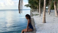 Terlihat dari akun Instagramnya, Cindy sering berkunjung ke pantai (cindybruna/Instagram)