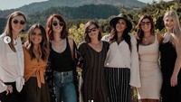 Sekelompok wanita di Amerika Serikat merayakan Halloween dengan kostum seorang aktor. Hal itupun sudah dilakukan mereka sejak beberapa tahun lalu. Foto: Dok. Instagram/paige.dall