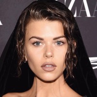 Nama Georgia Fowler tak hanya terkenal setelah menjadi bagian dari brand lingerie tersebut, tapi tak lepas dari sejumlah skandal cintanya dengan pria-pria ganteng ternama.  Foto: dok. Instagram (@georgiafowler)