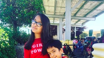 Saking suksesnya CoderBunnyz, Mehta pun berkolaborasi dengan adiknya yang masih berusia enam tahun untuk meluncurkan sekuelnya. Masih dalam bentuk board game, game yang disebut CoderMindz ini ingin mengajarkan anak-anak tentang coding menggunakan kecerdasan buatan (AI). Foto: Instagram