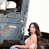 Ketika diperiksa, diketahui ternyata Tessa memiliki kanker tulang. Setelah melalui kemoterapi, ada satu langkah lagi yang harus ia lalui, yaitu amputasi kaki. Foto: Instagram @tessnyder