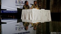 Wawancara dilakukan dengan tatap muka menggunakan kuesioner. Toleransi kesalahan sebesar kurang-lebih 2,8 persen.