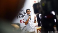 Selama masa kampanye, Sandiaga mengaku kubunya telah menerima sejumlah dana sumbangan, baik dari masyarakat secara individu maupun kelompok. Terakhir, Sandiaga menyebut memperoleh iuran dari pengusaha Kabupaten Bandung sejumlah Rp10 juta.