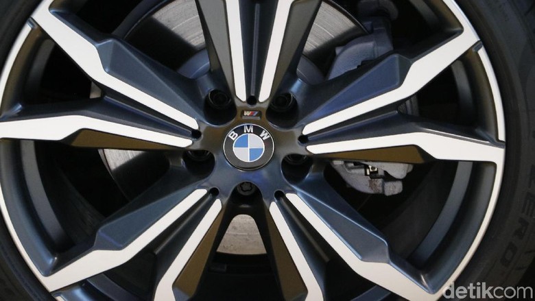 Logo BMW Foto: Dadan Kuswaraharja Logo BMW Foto: Dadan Kuswaraharja