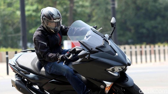 Yamaha TMAX DX Foto: Agung Pambudhy Yamaha TMAX DX Foto: Agung Pambudhy