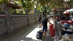 Foto: Kelakuan Bule Mengais Sampah di Bali Gara-gara Ingin Hemat