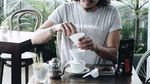 Aksi Keren David John Schaap MTMA, Saat Ngopi hingga Makan Sate Bekicot