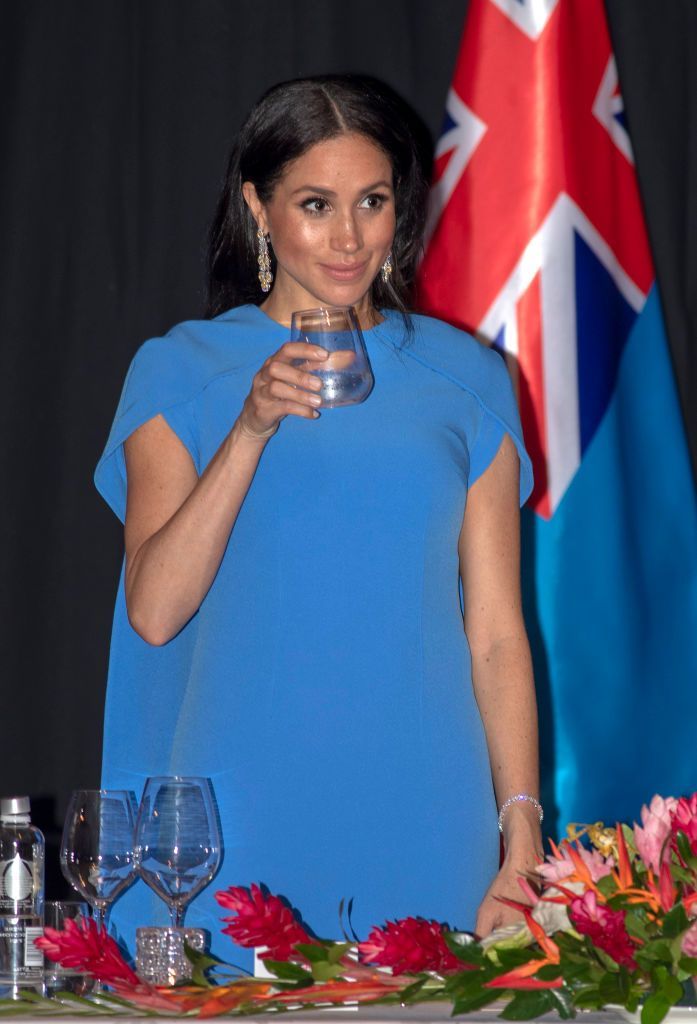 SUVA, FIJI - OCTOBER 23:  Meghan, Duchess of Sussex arrives for the State dinner on October 23, 2018 in Suva, Fiji. The Duke and Duchess of Sussex are on their official 16-day Autumn tour visiting cities in Australia, Fiji, Tonga and New Zealand. (Photo by Ian Vogler - Pool/Getty Images)