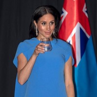 Meghan yang dikenal pekerja keras selalu bangun subuh. Pada dini hari, kabarnya Meghan sudah memiliki banyak permintaan pada asistennya dengan memborbardir mengirim pesan singkat. (Foto: Getty Images)