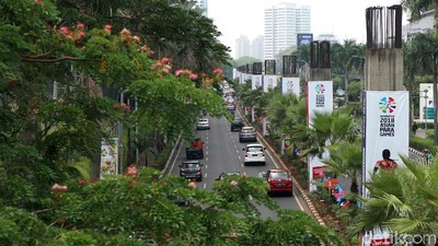 Melihat Lagi Kondisi Tiang Monorail yang Mangkrak di Senayan
