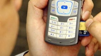 Salah satu ponsel Samsung yang dirilis pada tahun 2004. Foto: Getty Images