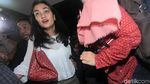 Semringahnya Atiqah Hasiholan saat Tiba di Polda Metro Jaya