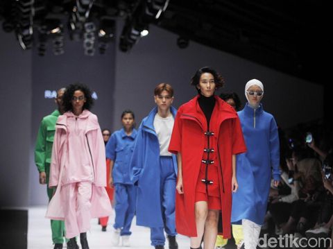 Koleksi terbaru dari Rani Hatta yang tersedia di aplikasi sewa baju Style Theory.
