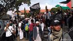 Aksi Ribuan Warga Garut Kibarkan Bendera Tauhid