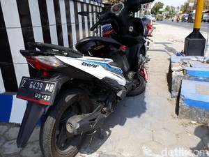 Tertabrak Mobil, Pemotor Terpental Masuk Jurang di Bantul