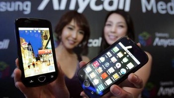 Salah satu ponsel pertama Samsung yang memakai Android, diluncurkan di Korea Selatan pada tahun 2010. Foto: Getty Images