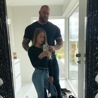 Meski ukuran tubuh Björnsson tak umum, namun bukan penghalang. Kelsey jatuh cinta secara tulus dengan kebaikan Björnsson. Foto: @thorbjornsson, @kelc33.