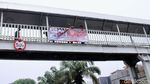 Satpol PP Tertibkan Alat Peraga Kampanye di Jakbar