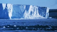 Satu-satunya cagar alam resmi di Antartika adalah Kawasan Konservasi Perairan Laut Ross. Dibuat pada tahun 2016, cagar alam ini memiliki luas 1,55 juta kilometer persegi dan merupakan rumah bagi jutaan hewan kutub termasuk penguin, paus, anjing laut, dan burung laut (Foto: National Oceanic and Atmospheric Administration)