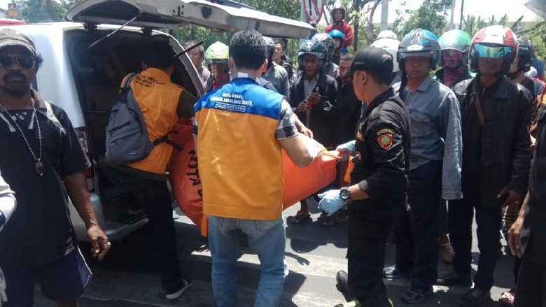 Tersenggol Lalu Terseret Truk, Seorang Pelajar Tewas Tersenggol Lalu Terseret Truk, Seorang Pelajar Tewas