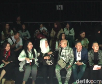 Pakai Tas Gucci Gaya Kahiyang Ayu Pertamakali Nonton Pakai Tas Gucci Gaya Kahiyang Ayu Pertamakali Nonton