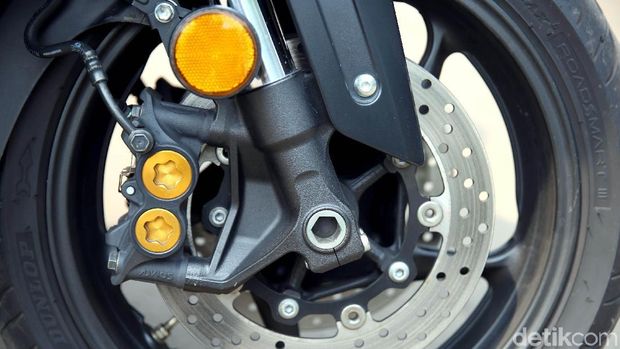 Roda depan TMAX