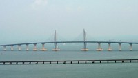 Jembatan laut penghubung Hong Kong dan Makau diresmikan hari ini, Selasa (23/10/2018) waktu setempat. Jembatan laut itu pun disebut menjadi yang terpanjang di dunia. Aly Song/Reuters.