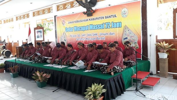 Macapat massal di Bantul, Selasa (23/10/2018).
