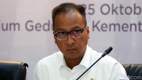 Menteri Sosial Agus Gumiwang Kartasasmita.