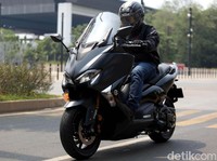 Sensasi Mengendarai Skutik Rp 300 Juta