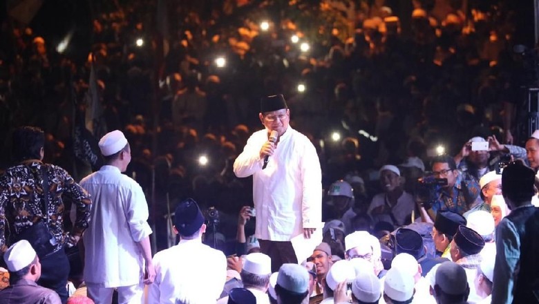 Prabowo akan Jemput Habib Rizieq Jika Belum Pulang Sebelum Pilpres Prabowo akan Jemput Habib Rizieq Jika Belum Pulang Sebelum Pilpres