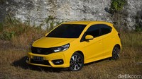 Mobil yang diberi Honda kali ini adalah Honda Brio tipe tertinggi yang dijual seharga Rp 190 juta. Bagian depannya mengingatkan kita pada tampang Honda Mobilio. Dok. Honda Prospect Motor.