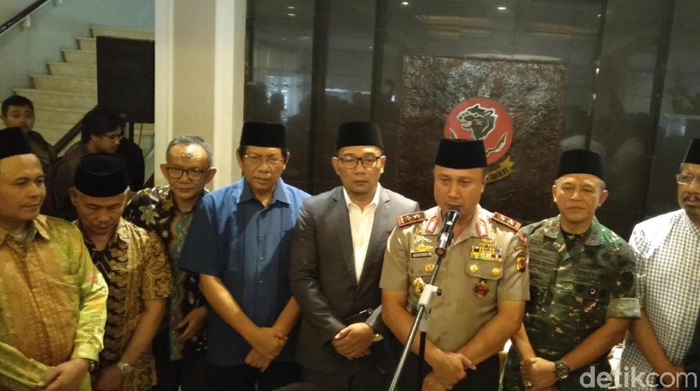 Polisi Lacak Pembawa Bendera Tauhid yang Dibakar di Hari Santri Polisi Lacak Pembawa Bendera Tauhid yang Dibakar di Hari Santri
