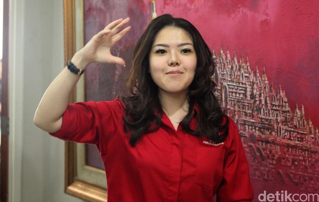 Tina Toon pernah mengungkapkan kalau dirinya jadi korban bully saat kecil karena bertubuh gendut. Tina Toon mengaku mengalami bullying saat duduk di bangku kelas empat sekolah dasar. Karena di-bully, dirinya menjadi emosian. Kini Tina memilih tak mempedulikan komentar orang. Kalau sekarang ya paling hater-hater nggak jelas. Masih perkara fisik tapi tidak separah dulu waktu kecil, ucapnya. Foto: Lamhot Aritonang