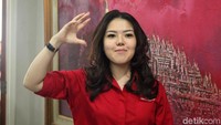 Tina Toon menjelaskan staf tersebut merupakan mantan dari anggota DPRD di periode sebelumnya. Foto: Lamhot Aritonang